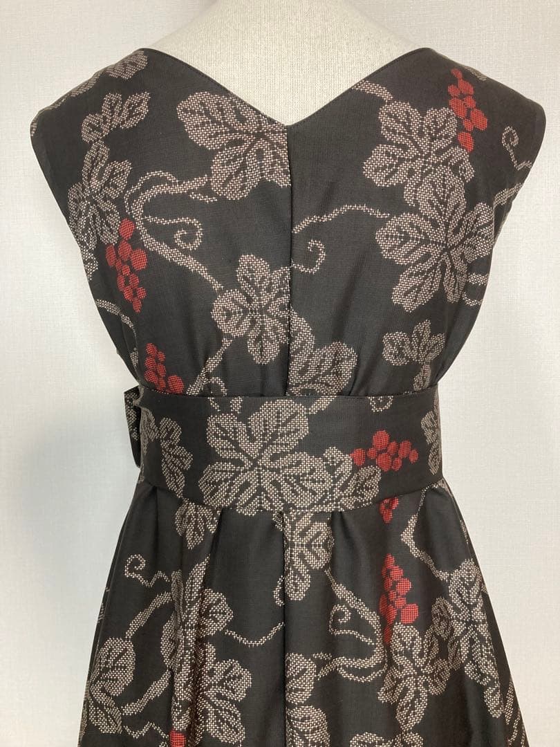 着物リメイク　大島紬ロングフレアワンピース（後ろVネック）着丈118㎝