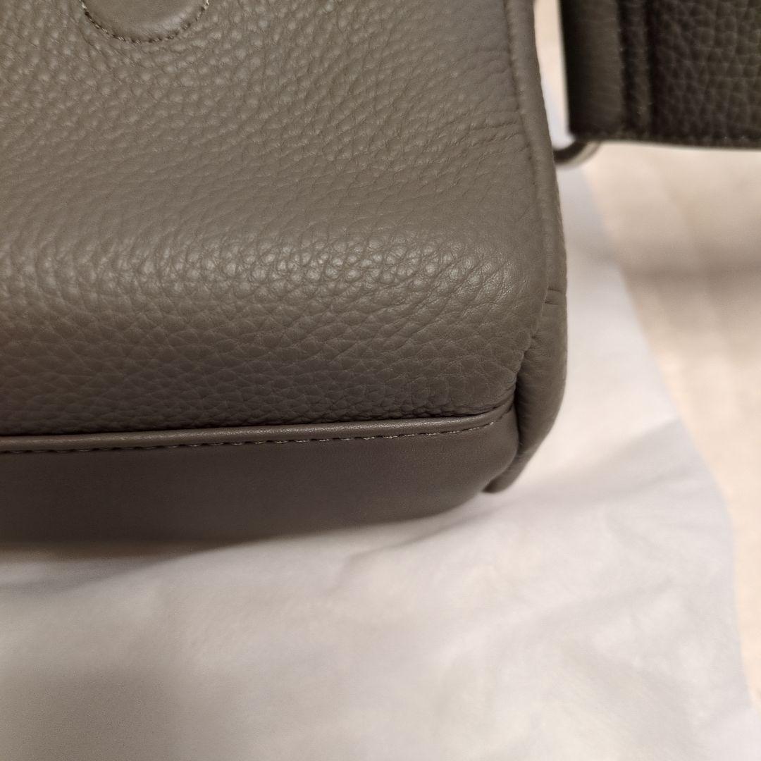 美品　ビアズリー　ボディバッグ　トープ