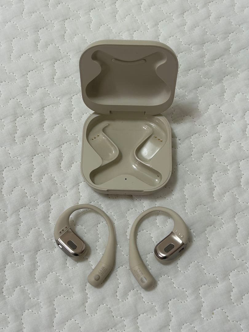 【送料無料】SHOKZ ワイヤレスイヤホン ベージュ 充電ケース付き