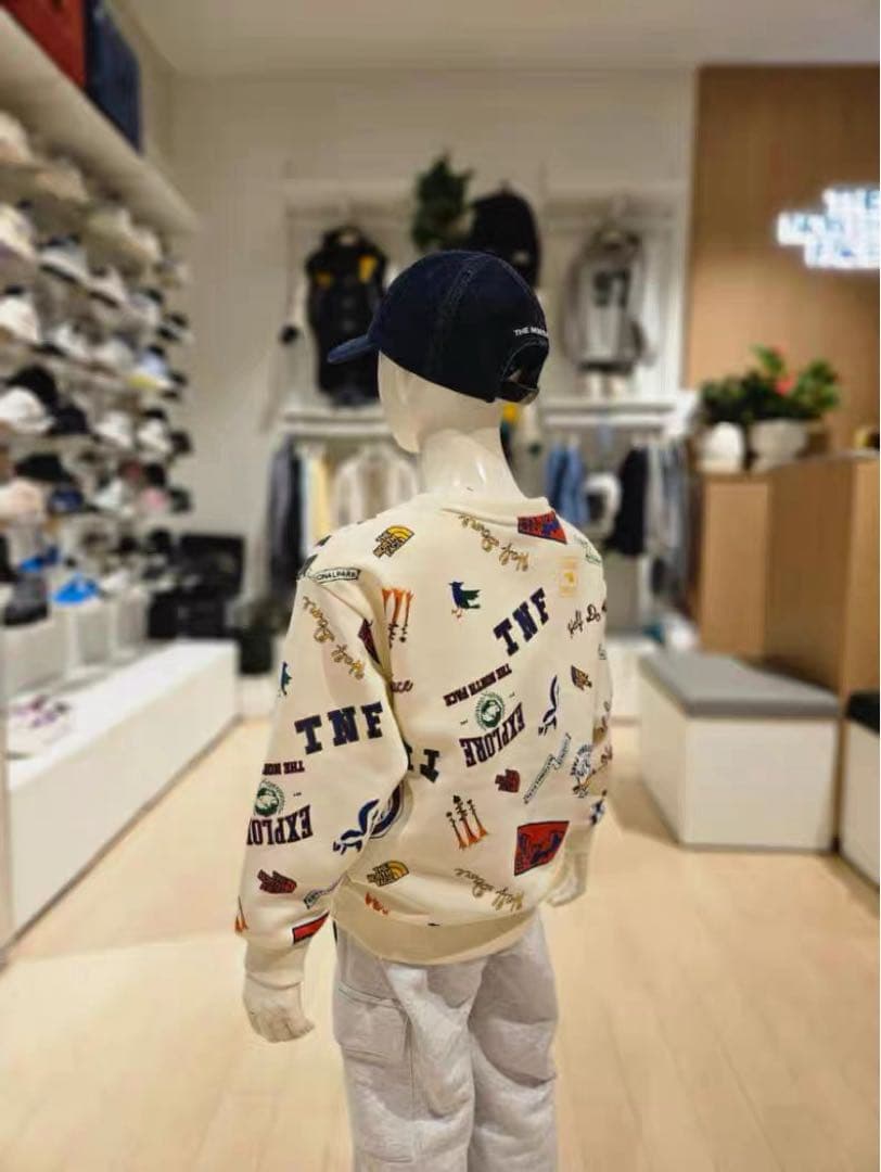 新品タグ付　ザノースフェイス　プリントワッペン　トレーナー　スウェット　120