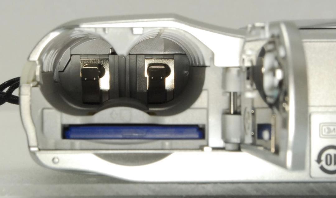 yちゃん 様フォロー割_Nikon COOLPIX L20 ❤️シルバー ニコン