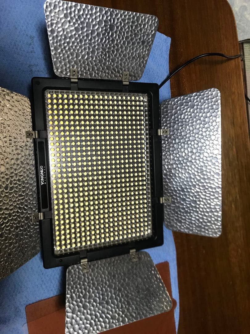 YONGNUO YN-600L LEDライト2個セット　充電器バッテリー2個付