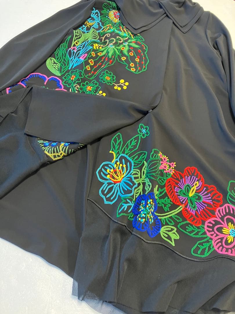 TOKUKO 1er VOL　トクコ　 チュニック　羽織物　コート　お花　刺繍