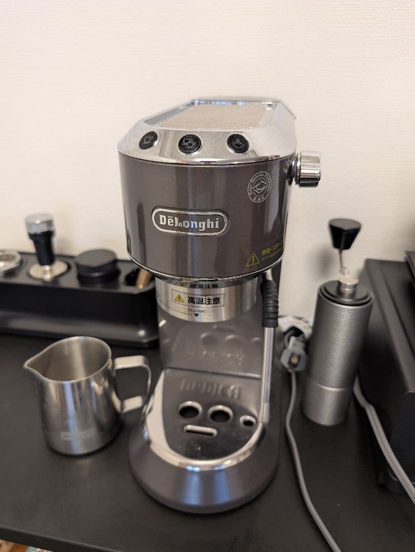 De'Longhi デロンギ　デディカアルテEC885J エスプレッソマシン