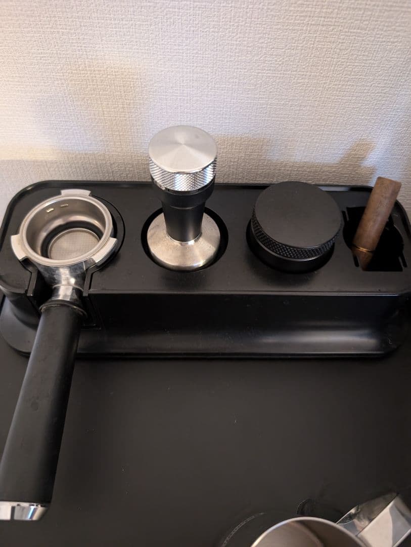 De'Longhi デロンギ　デディカアルテEC885J エスプレッソマシン