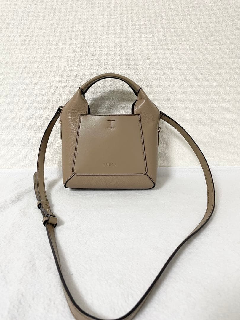【美品】FURLA miniジルダショルダーバッグ　グレージュ
