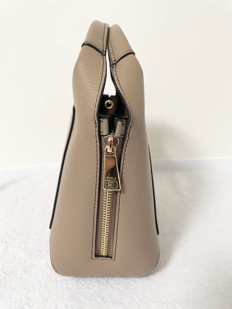 【美品】FURLA miniジルダショルダーバッグ　グレージュ