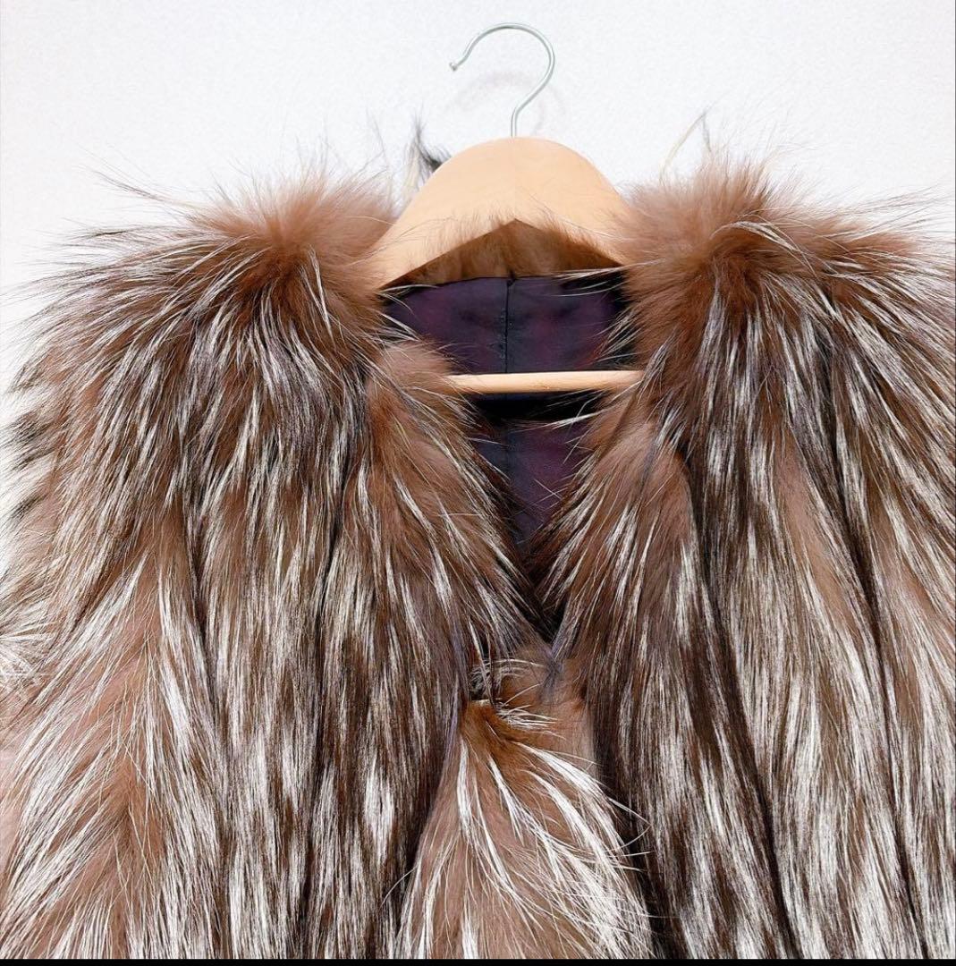 高級毛皮　サガフォックスロイヤル　毛皮のベスト　ジレ　リアルファー　ふわふわ