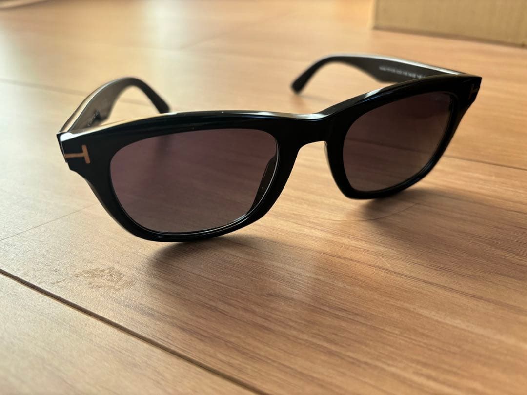 【カイト】TOM FORD Kendel TF1076 ECO 01B