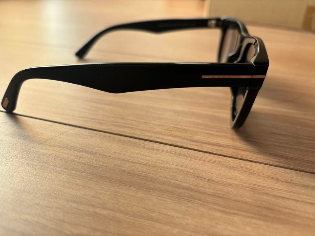 【カイト】TOM FORD Kendel TF1076 ECO 01B