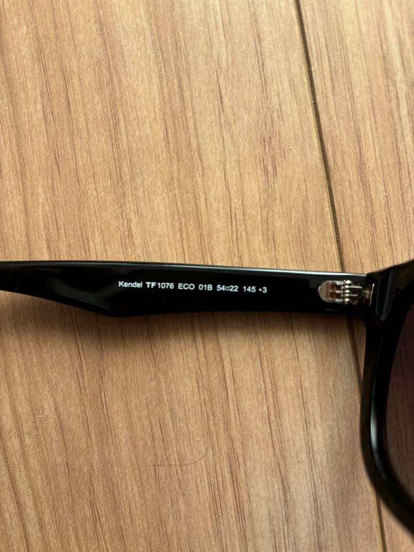 【カイト】TOM FORD Kendel TF1076 ECO 01B