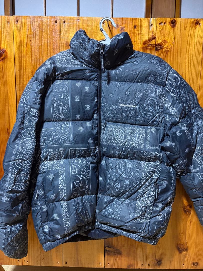thisisneverthat ダウンジャケット ペイズリー柄