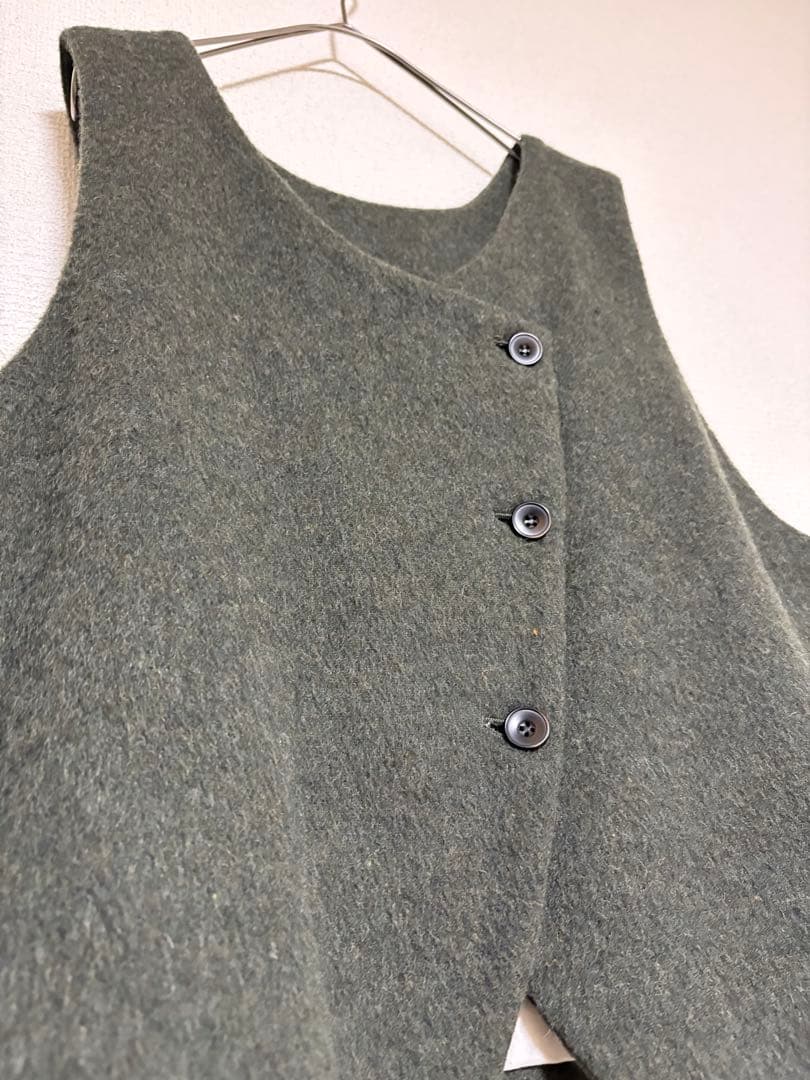 【未使用】tumugu（ツムグ）ウールシャギー 2wayベスト カーキ