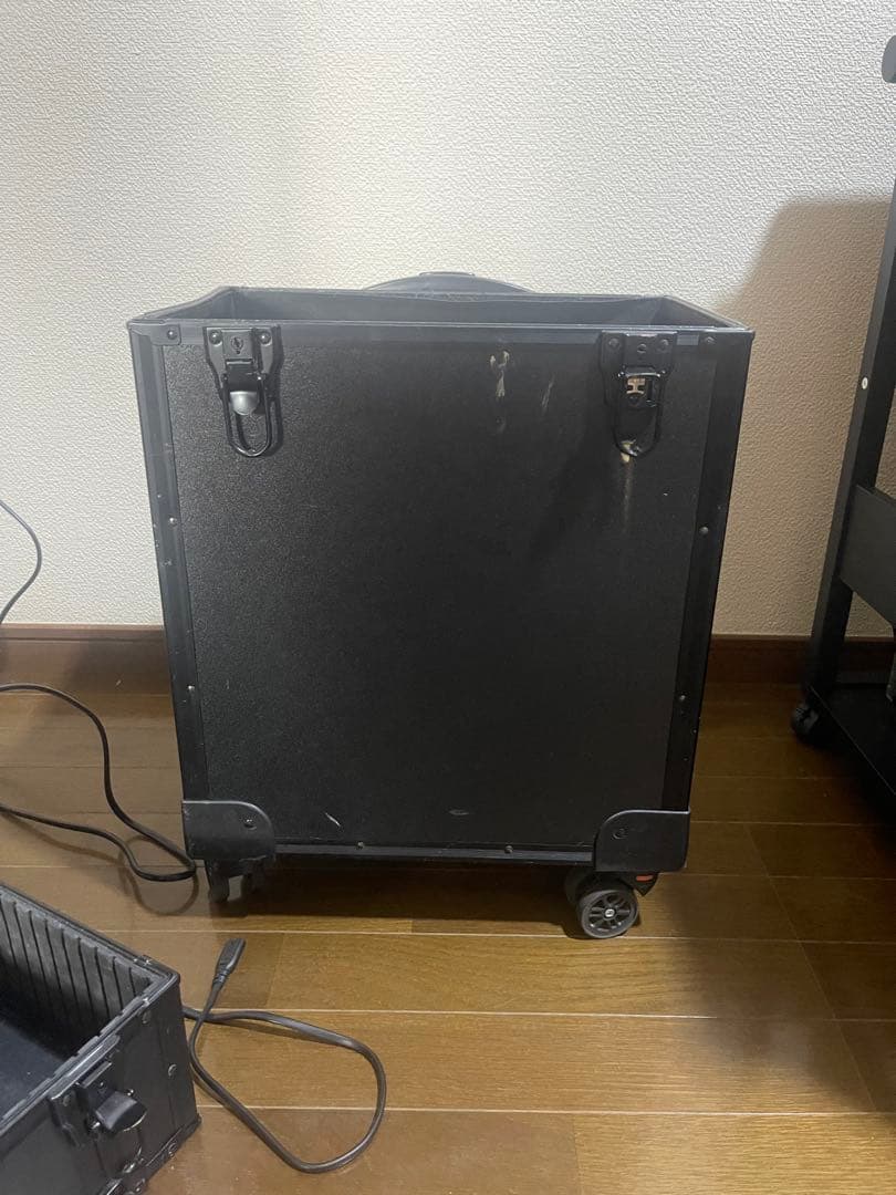 黒いメイクボックス ミラー付き メイクアップアーティスト専用化粧箱 可移動化粧台