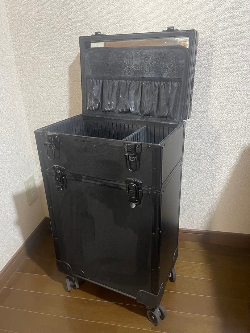 黒いメイクボックス ミラー付き メイクアップアーティスト専用化粧箱 可移動化粧台