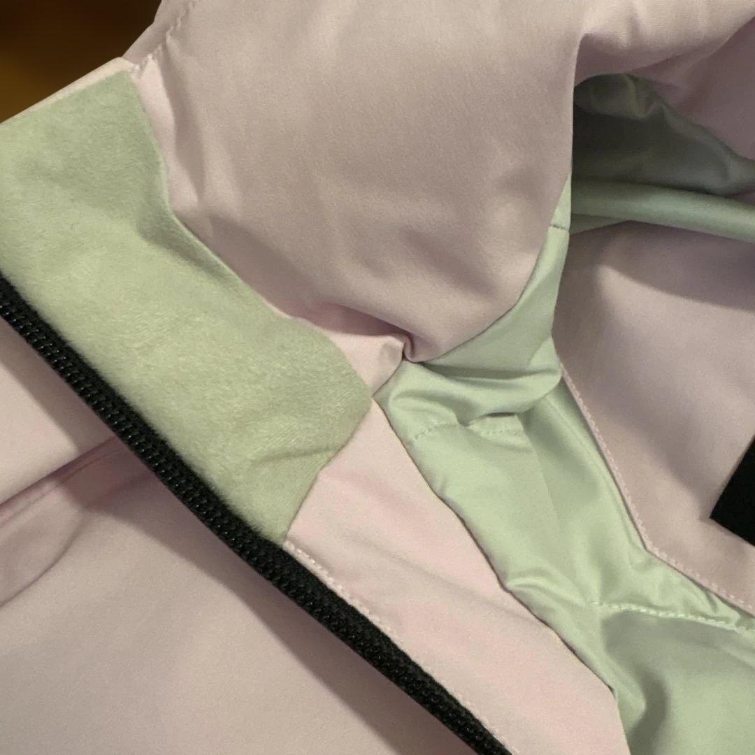 美品Peak Performance 薄ピンクフード付きスキーウェア