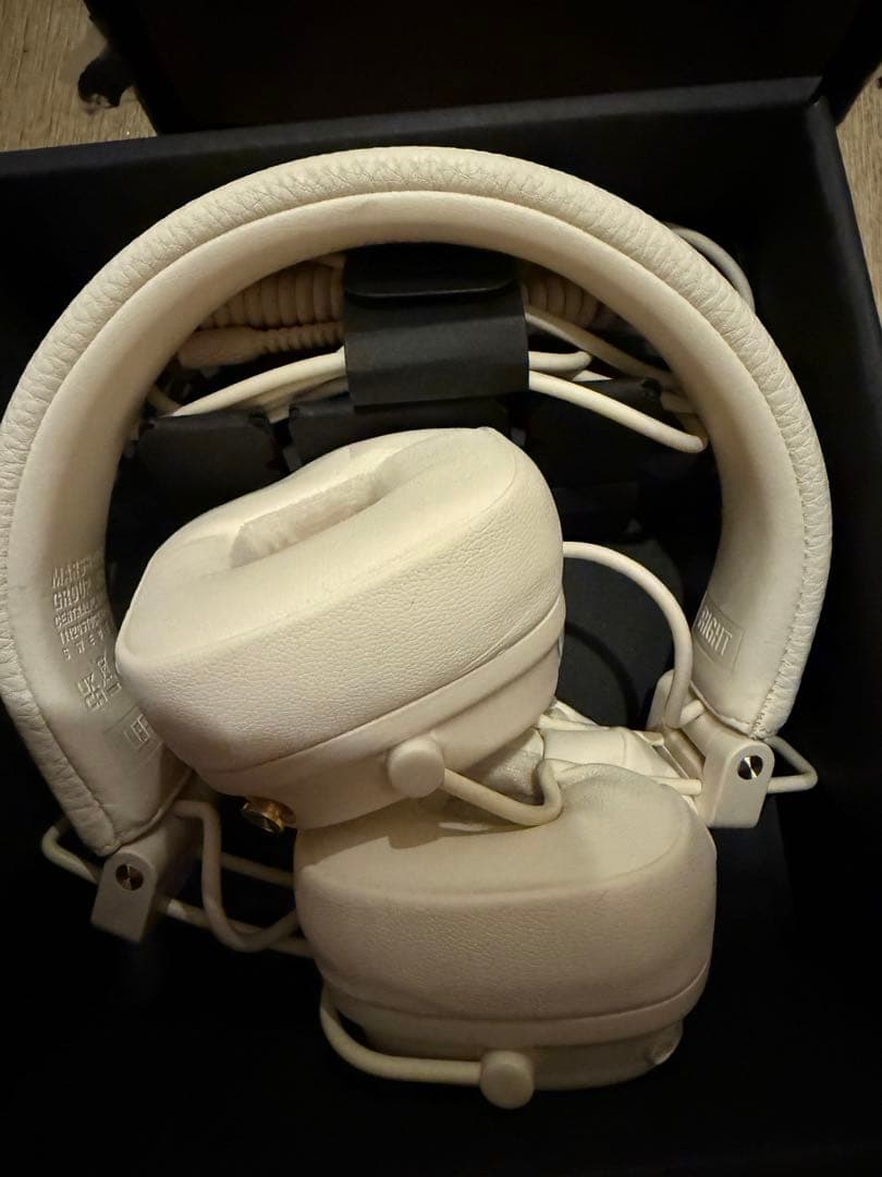 Marshall ワイヤレスオンイヤーヘッドホン Major V クリーム