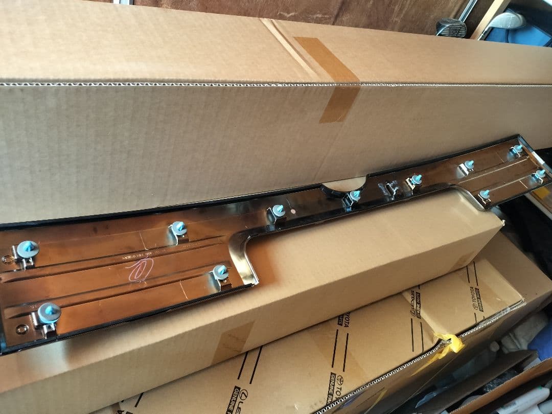 タフト　ボンネットグリル、リアゲートガーニッシュセット、ブラックメッキ