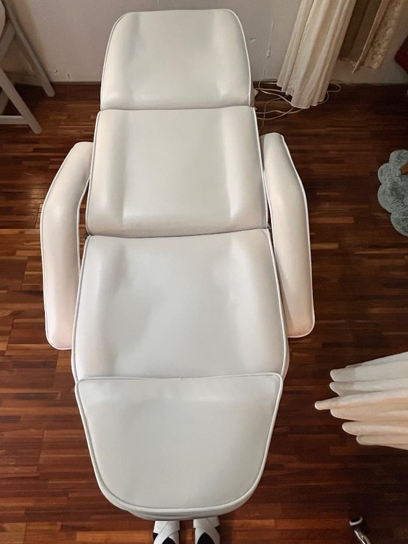 東京引き取り限定★1年使用★低反発スタンダードフェイシャルエステベッド（有孔）