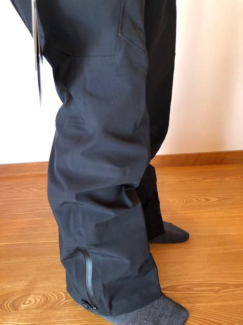 モンベル新品未使用パウダートラックビブ(男女兼用)XS/BK