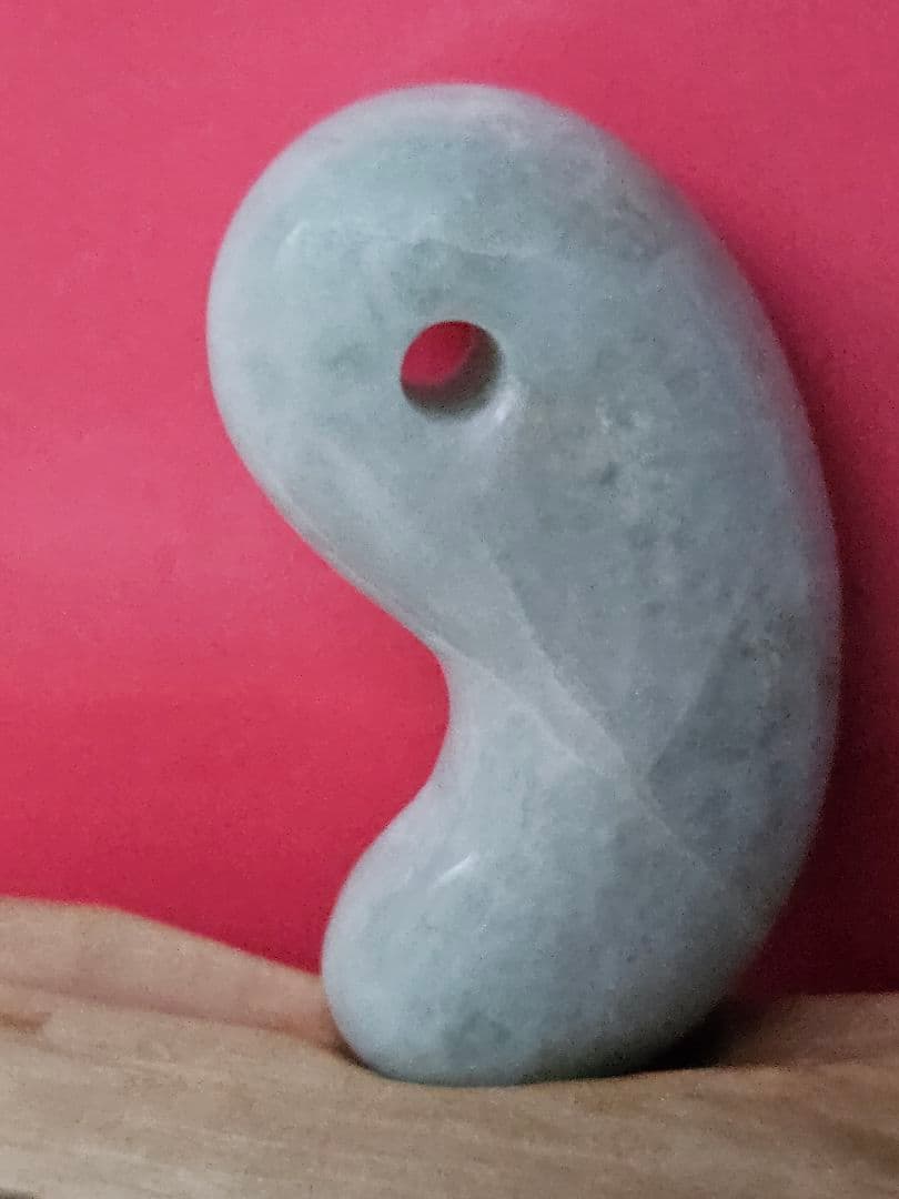 透薄水　翡翠勾玉　　　　　　　糸魚川産　国石