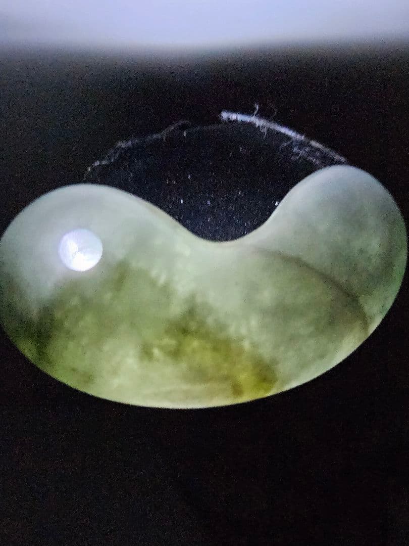 透薄水　翡翠勾玉　　　　　　　糸魚川産　国石