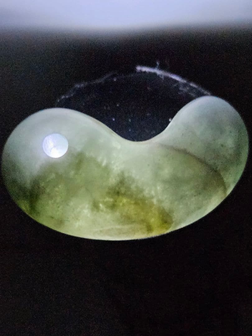 透薄水　翡翠勾玉　　　　　　　糸魚川産　国石