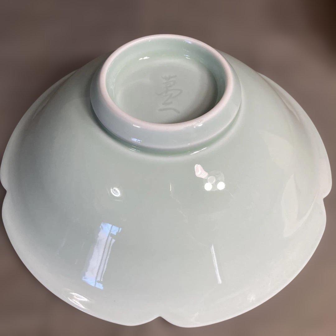 【井上萬二】白磁の伝統　日本の名窯　人間国宝　井上萬二作　青白磁彫文　菓子鉢