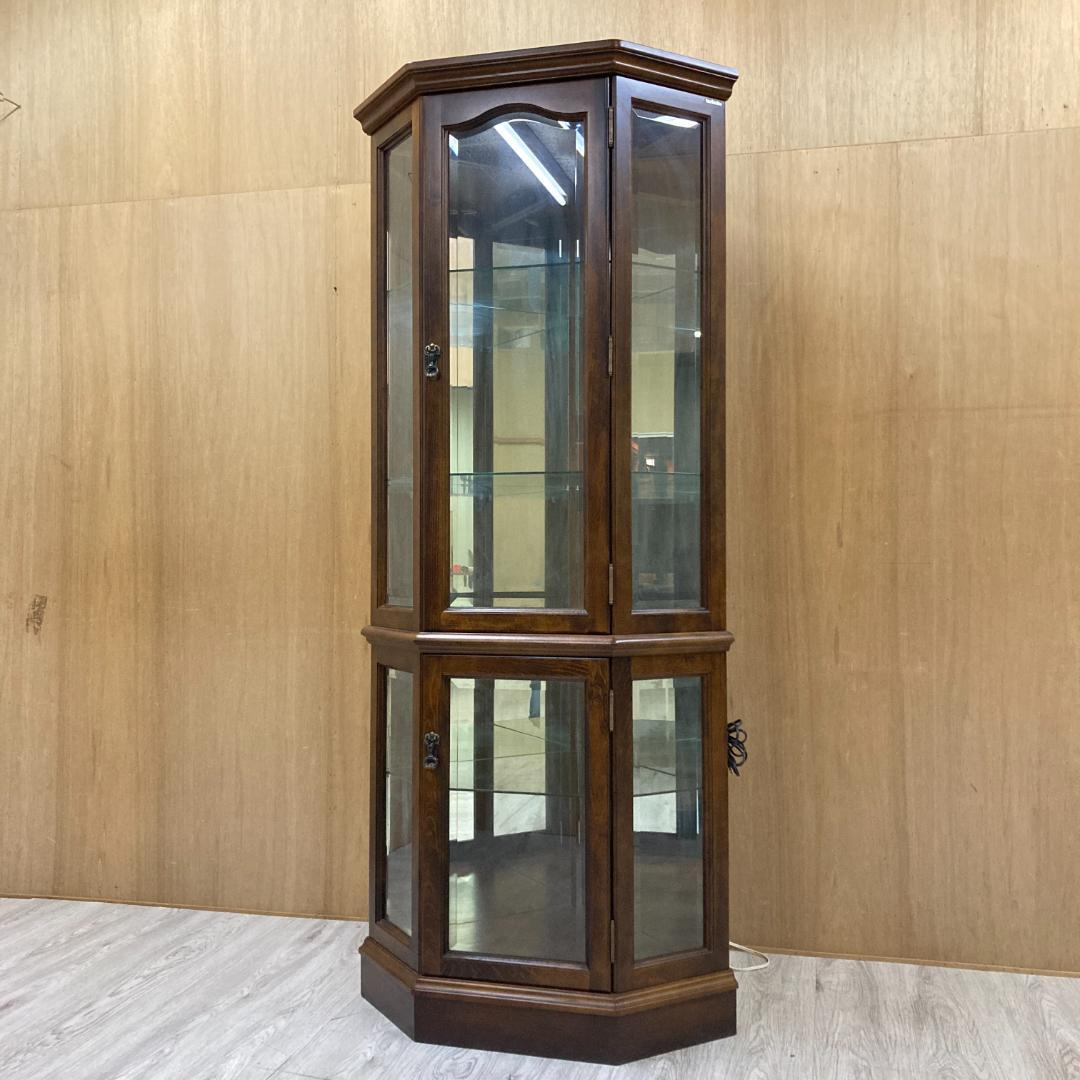 【カリモク】コロニアル　照明付き　飾り棚　コーナーキャビネット　キュリオケース