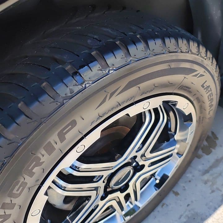 オールシーズンタイヤアルミホイールセット　17インチ