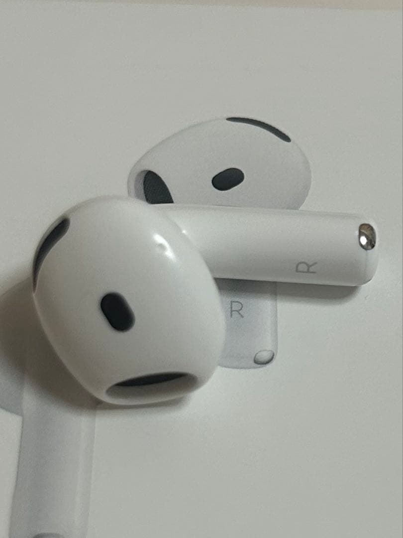 Apple Airpods4 アクティブノイズキャンセリング　ESRケース付き