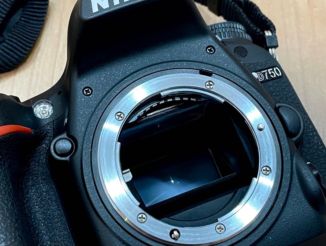 T*様 奇跡のシャッター回数約2300枚 NIKON D750 ボディ フルサイ