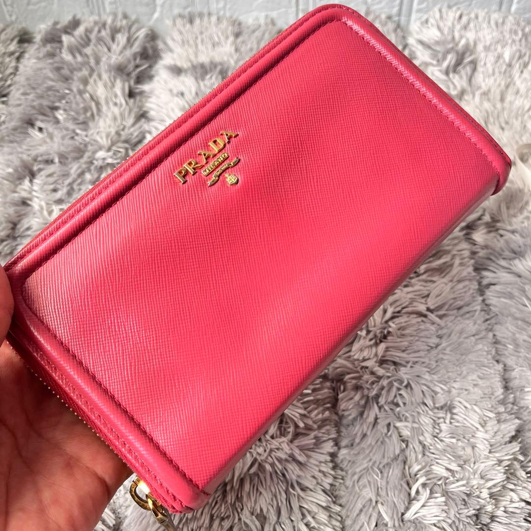 PRADA サフィアーノ　ラウンドファスナー　ゴールド金具　メタルロゴ　ピンク