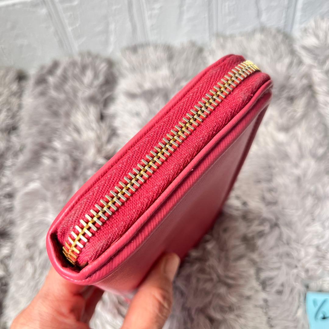 PRADA サフィアーノ　ラウンドファスナー　ゴールド金具　メタルロゴ　ピンク