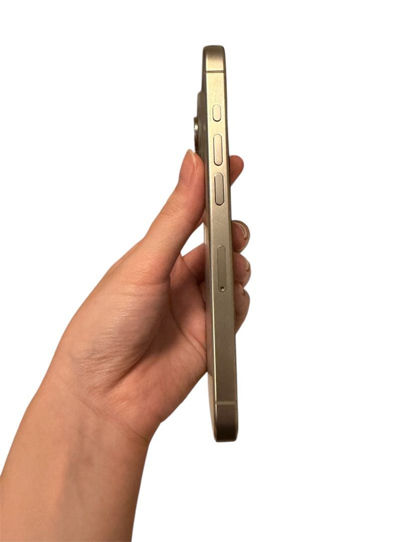 Apple iPhone 15Pro 本体 未使用画面とカメラの保護シート付き