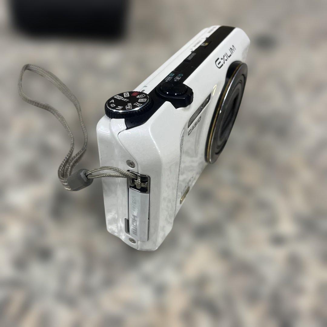 S*s様 ★CASIO カシオ デジタルカメラ EX-ZR200 ホワイト コン