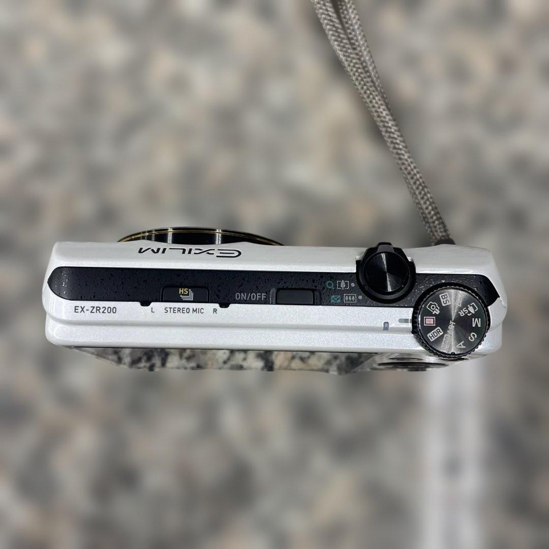 S*s様 ★CASIO カシオ デジタルカメラ EX-ZR200 ホワイト コン