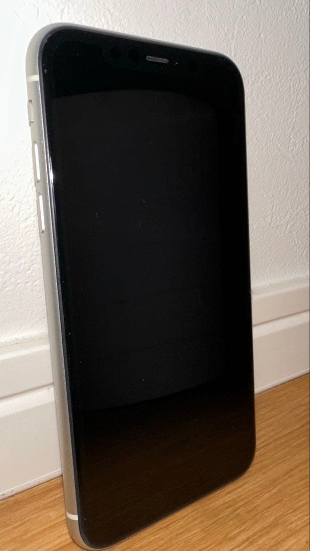 iPhone 11 ホワイト 128GB 本体【カメラ片方ヒビ・SIMフリー】