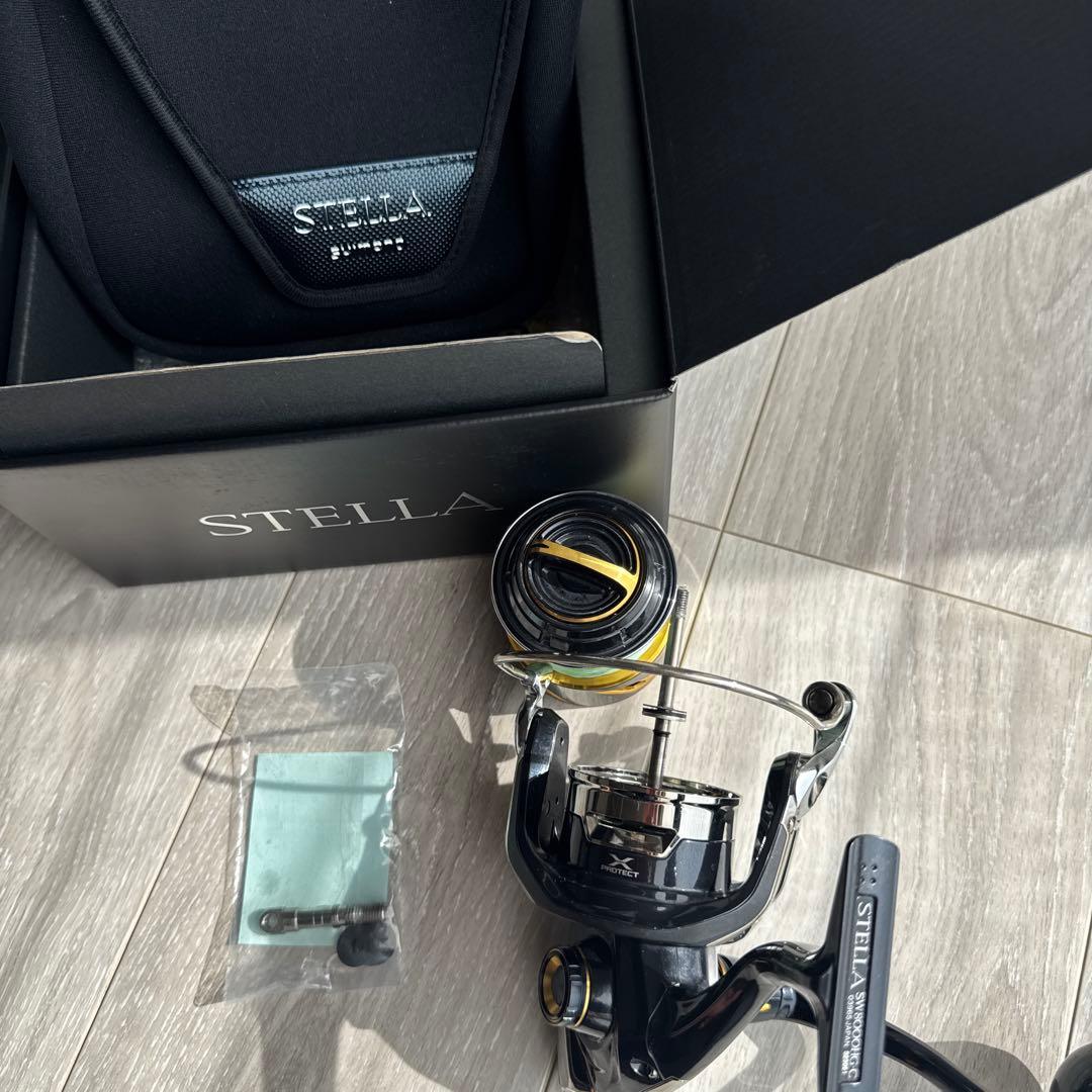 19STELLA SW 8000hgスピニングリール ブラック/ゴールド