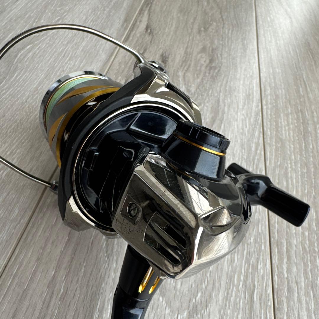 19STELLA SW 8000hgスピニングリール ブラック/ゴールド