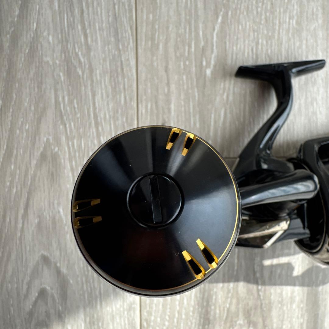 19STELLA SW 8000hgスピニングリール ブラック/ゴールド