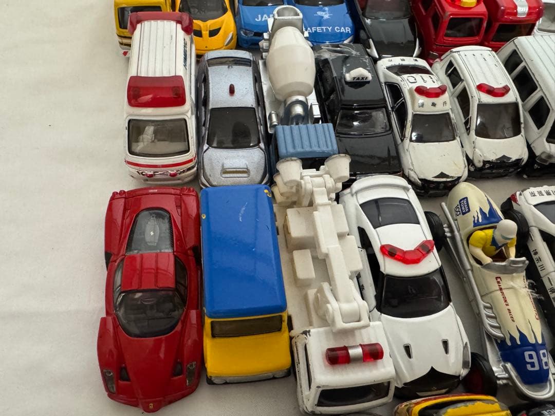 トミカ　ミニカー　１２８個　まとめ売り　カーズ　ディズニートミカ　トミカ博