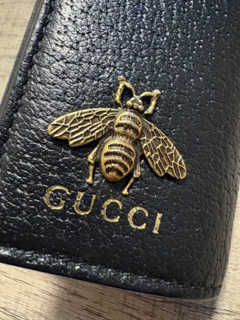 GUCCI レザーキーケース 蜂モチーフ