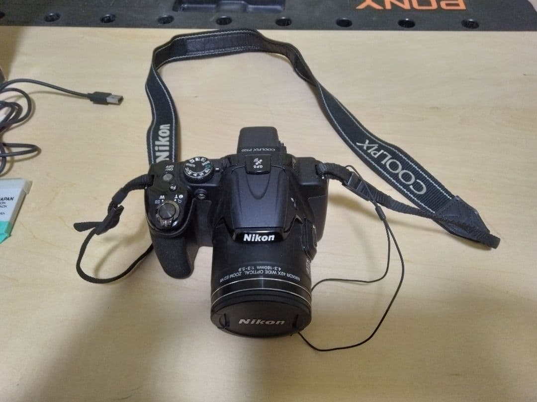 Nikon COOLPIX P520 本体と付属品