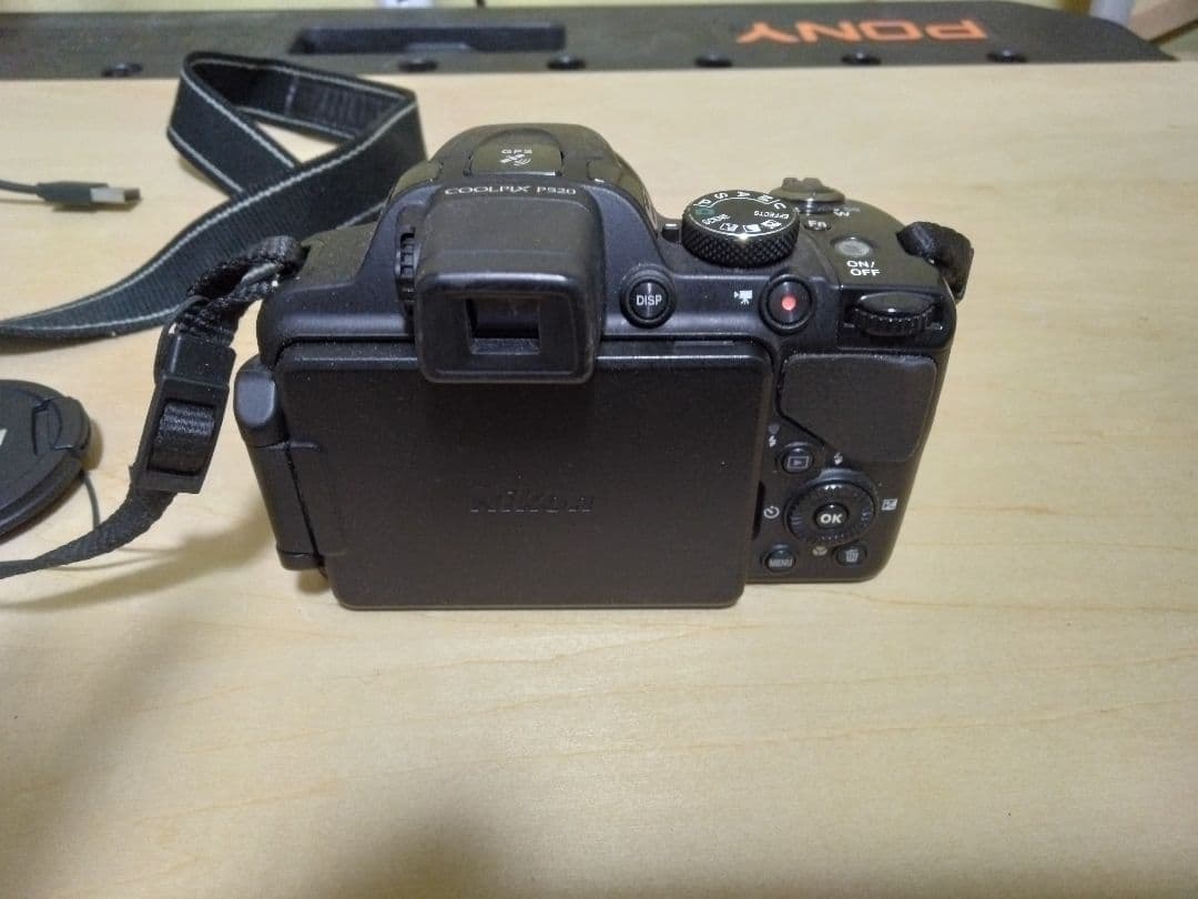 Nikon COOLPIX P520 本体と付属品