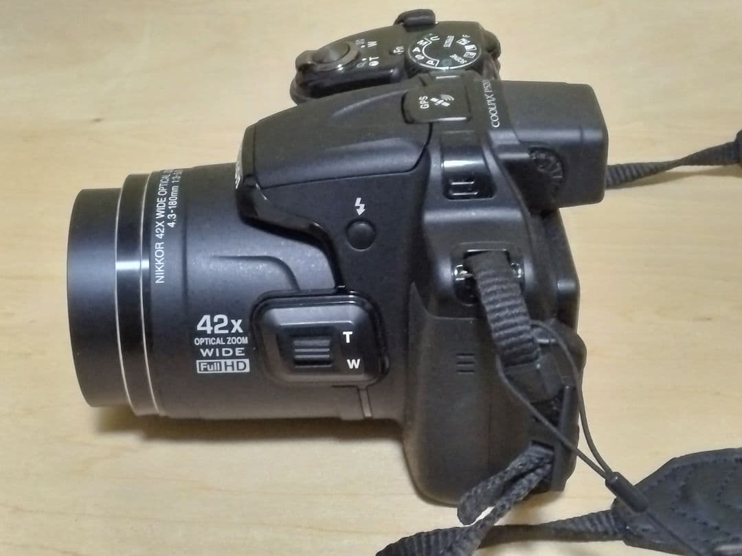 Nikon COOLPIX P520 本体と付属品