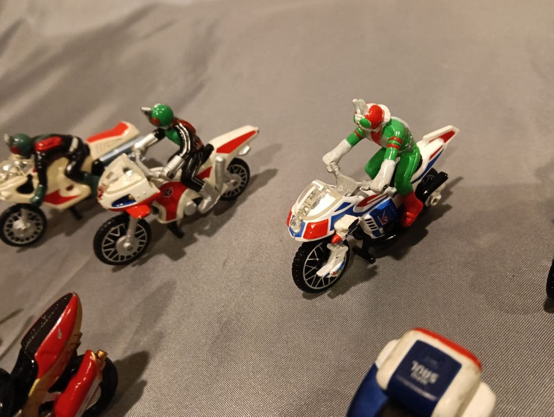 ホットウィール　仮面ライダー　バイクマシン　12台中古品セット