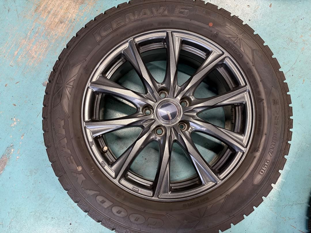 送料込み 225/60R17 グッドイヤースタッドレスホイール付残り溝7.5ミリ