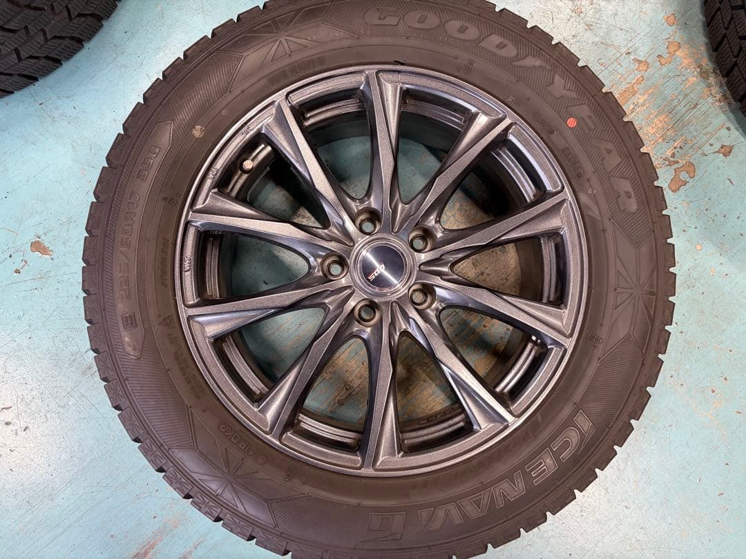 送料込み 225/60R17 グッドイヤースタッドレスホイール付残り溝7.5ミリ