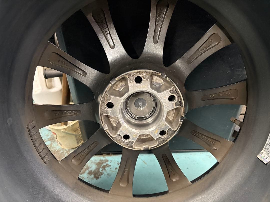 送料込み 225/60R17 グッドイヤースタッドレスホイール付残り溝7.5ミリ